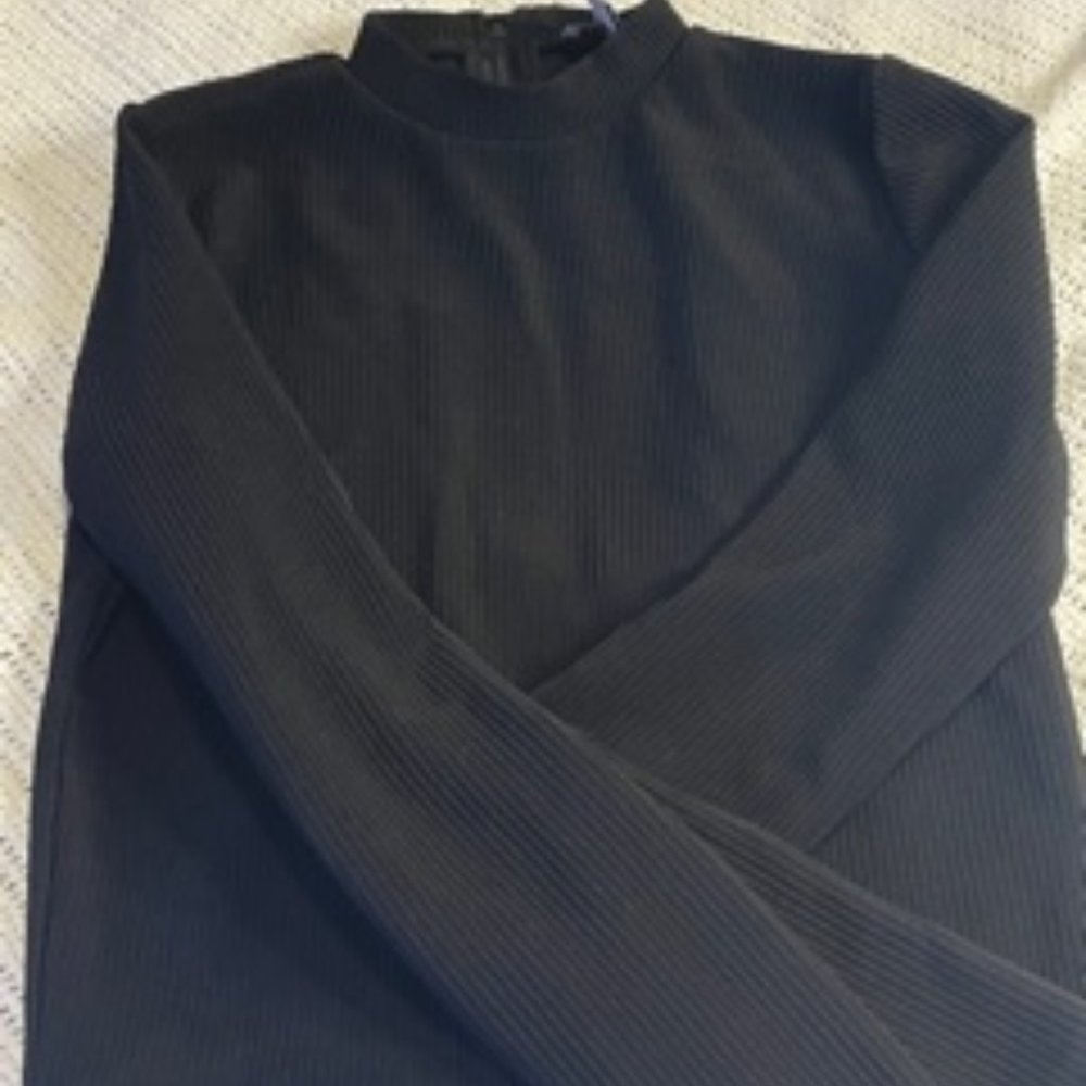 Crop long sleeve top